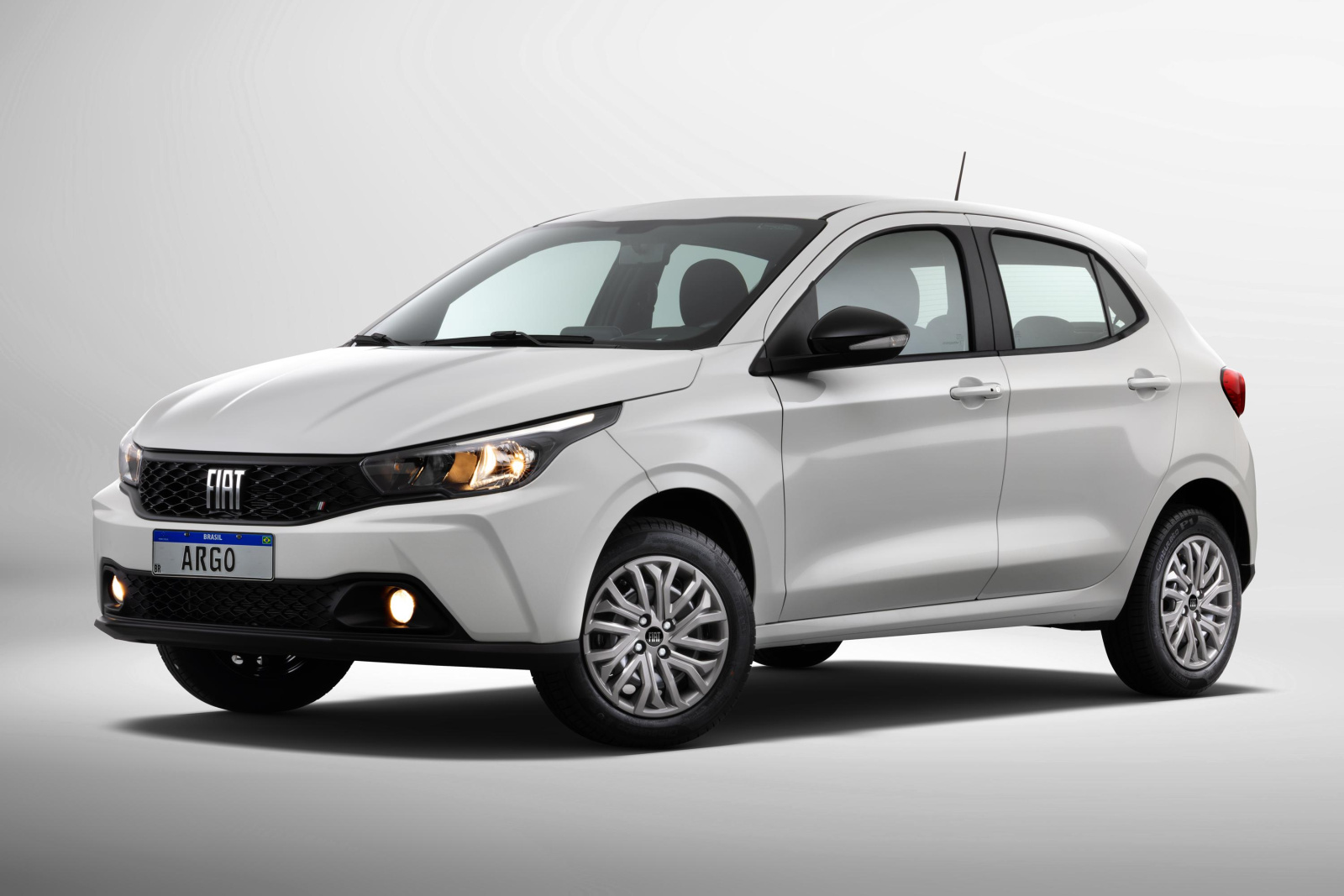 Fiat vende Argo 2027 em versão única e prepara Argo X para setembro