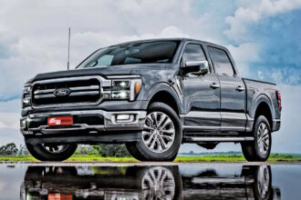 Ford convoca recall da F-150 2023–2026 por cintas do tanque soltas