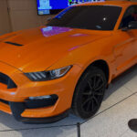 Ford revela Mustang S550 transformado em picape por aprendizes