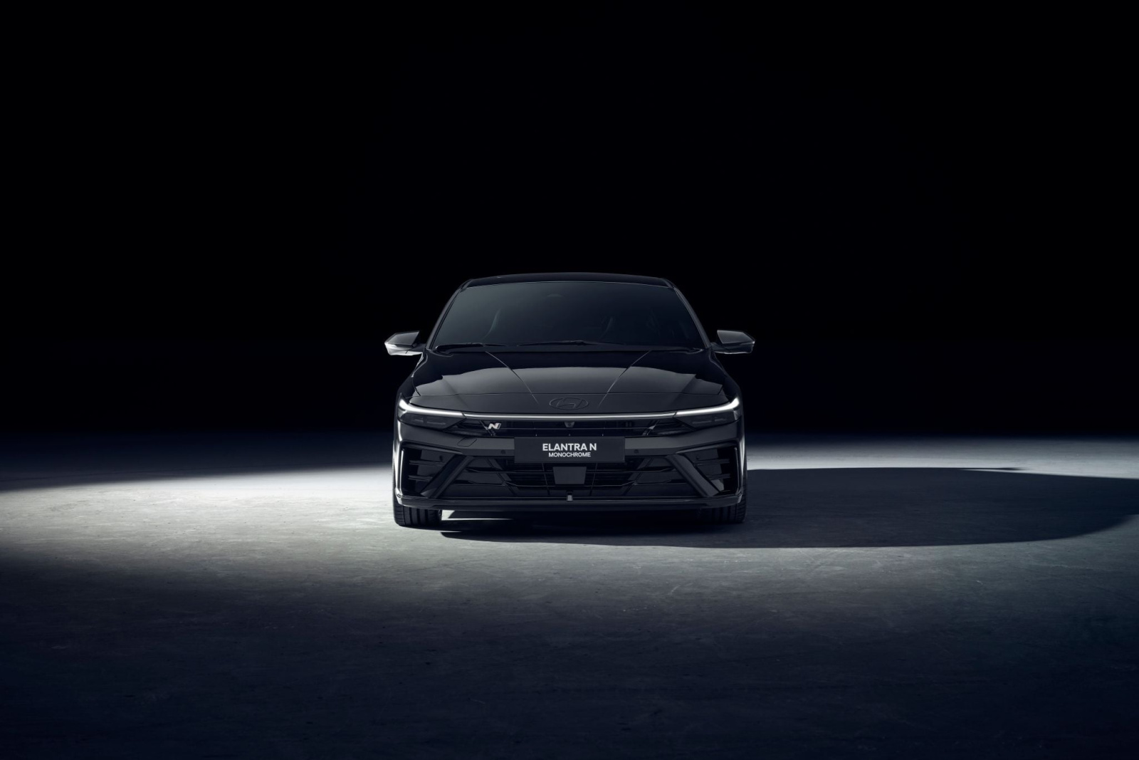 Hyundai revela Elantra N Monochrome: 280 cv com visual mais sóbrio