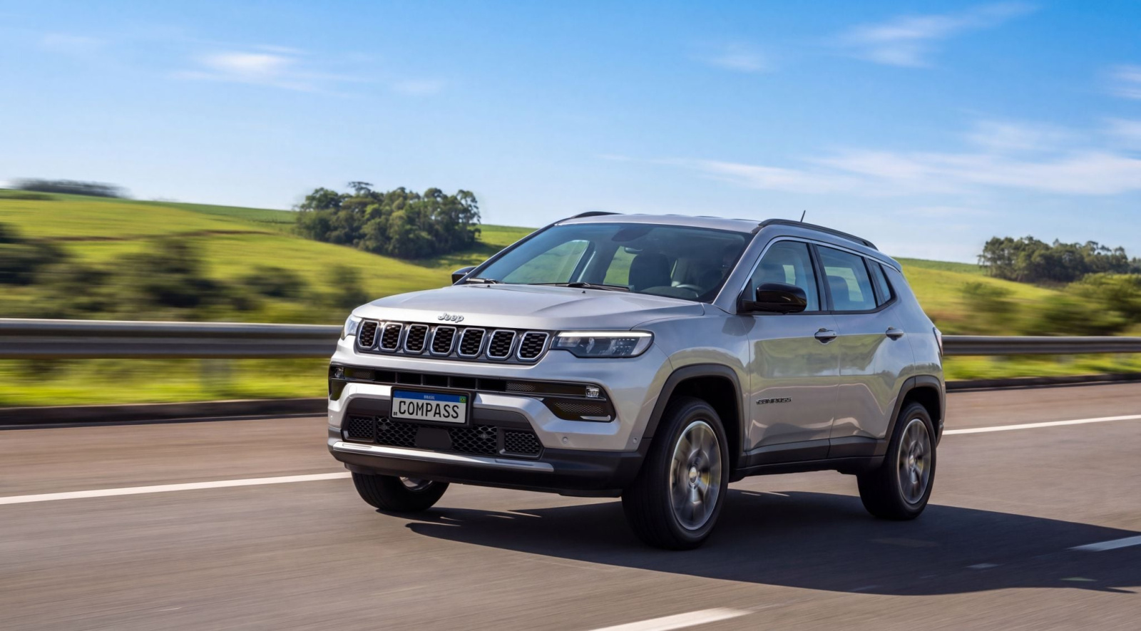 Jeep Compass 2027 ganha sistema híbrido leve 48V e promete até 11%