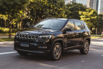 Jeep lança Compass 2027 com híbrido leve 48V e preços a partir de R$174.990