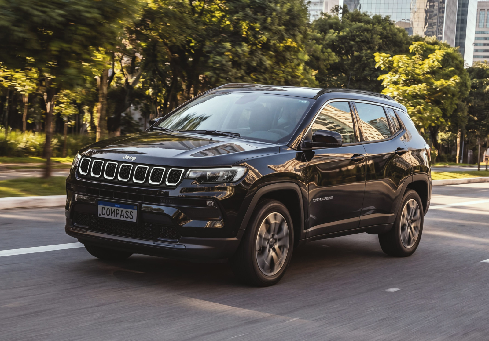 Jeep lança Compass 2027 com híbrido leve 48V e preços a partir de R$174.990