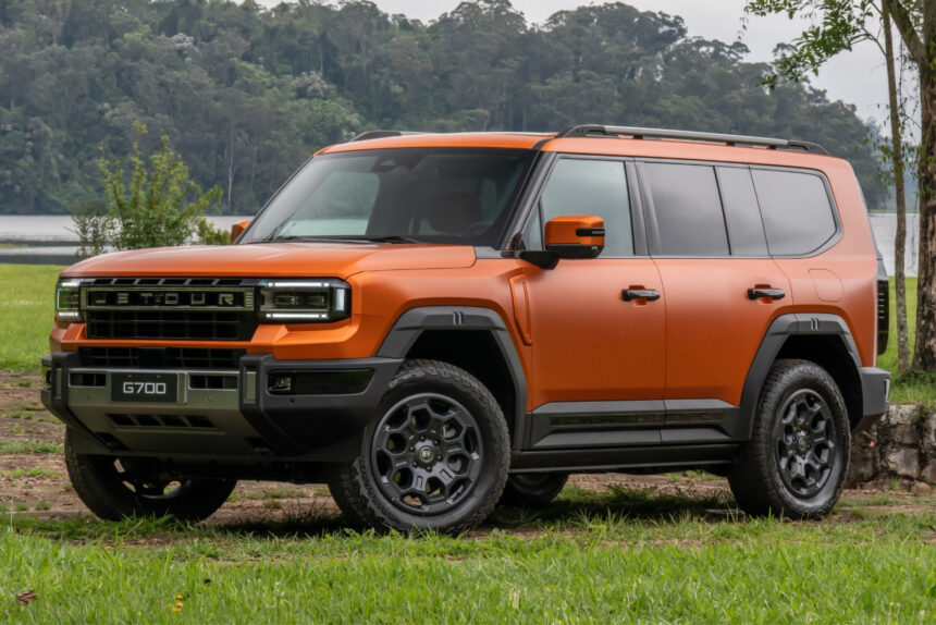 Jetour G700 chega ao Brasil com 905 cv, híbrido plug-in e preço até R$499.990