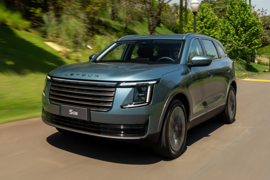 Jetour S08 desembarca no Brasil: PHEV 7 lugares por R$ 259.900