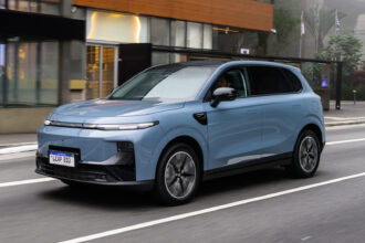 Leapmotor B10 REEV estreia com motor-gerador e autonomia extra