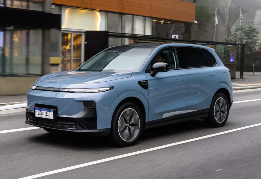 Leapmotor B10 REEV estreia com motor-gerador e autonomia extra