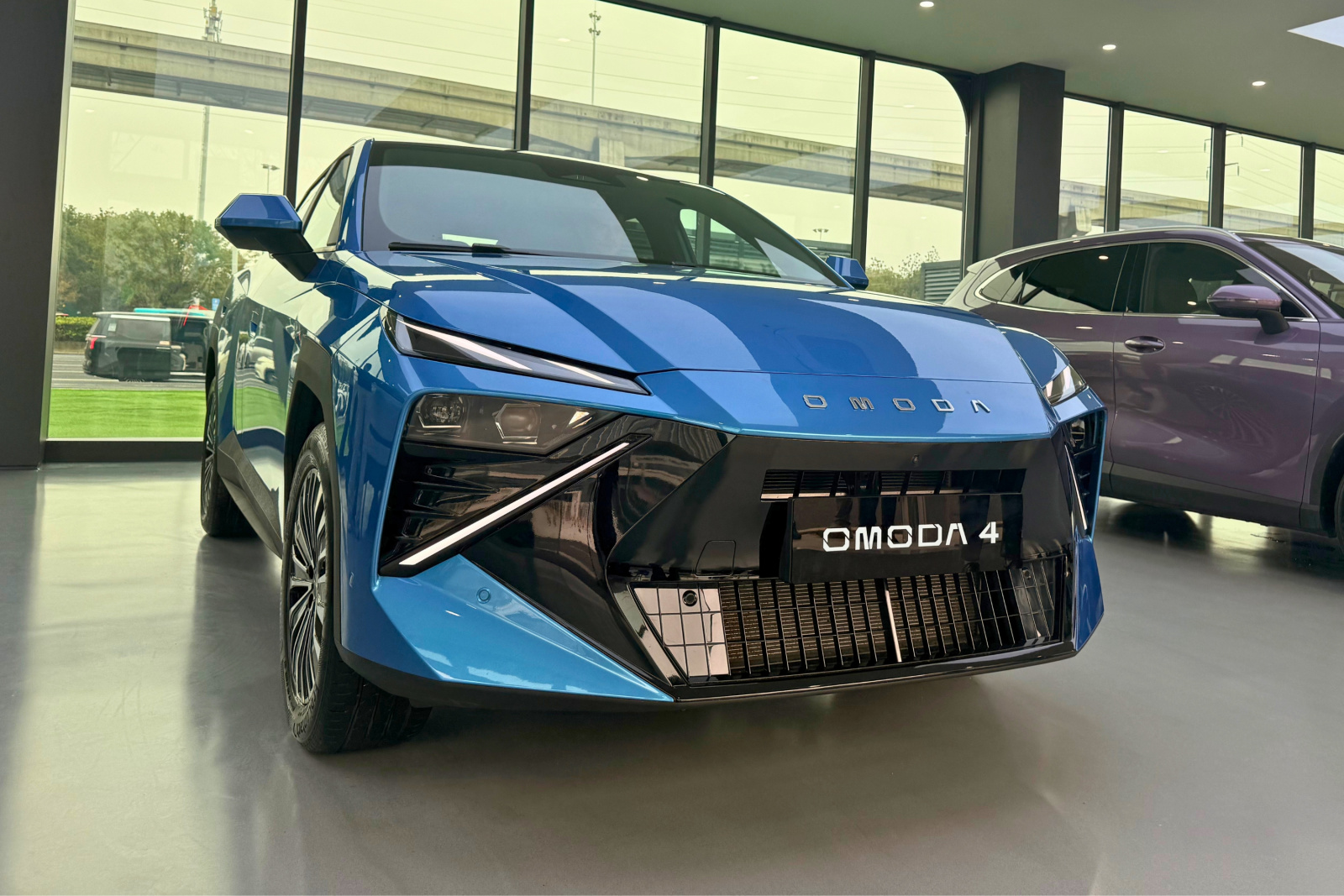 Omoda 4 estreia tecnologia híbrida flex no Brasil em 2027