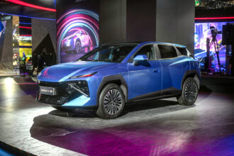 Omoda 4 invade Salão de Paris com motor do Omoda 5 e promete Brasil 2027