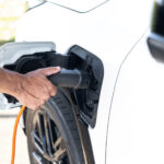 ONG pressiona por limite de 15 L em tanques de híbridos plug-in