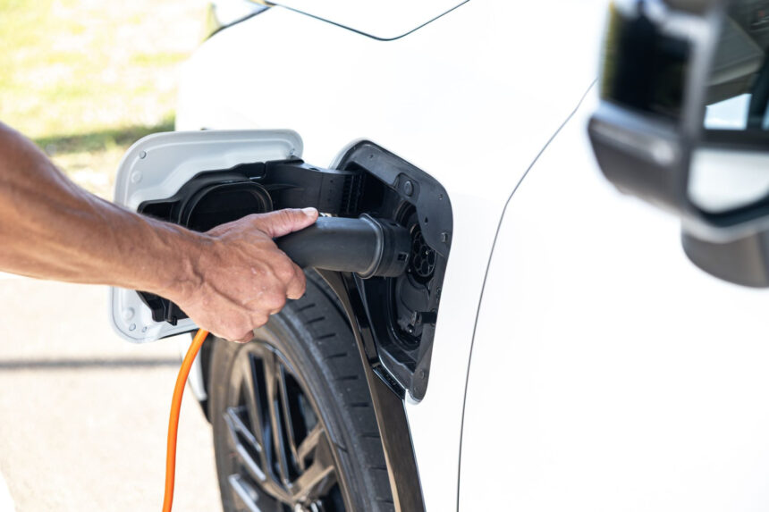 ONG pressiona por limite de 15 L em tanques de híbridos plug-in