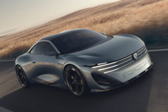 Peugeot apresenta RCZ Vision: cupê elétrico de 500 cv com recarga em 10 minutos