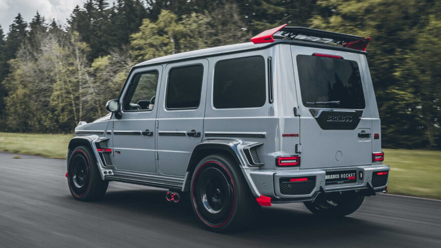 Pneu fura Mercedes-AMG G 63 Brabus de Neymar em Santos