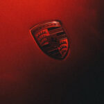 Porsche anuncia plataforma para supercarro de motor central e mostra teaser