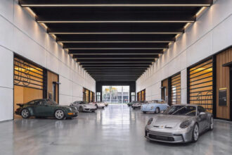 Porsche Design lança condomínios-garagem de luxo com spa e estúdios privados