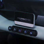 Porsche substitui central por suporte magnético para celular no Mission S