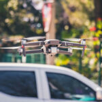 PRF autua em Itajaí: drone flagra uso de celular, falta de cinto e acostamento