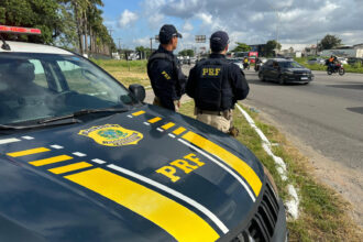 PRF limita blitz por documentação para garantir acesso às urnas no 2º turno
