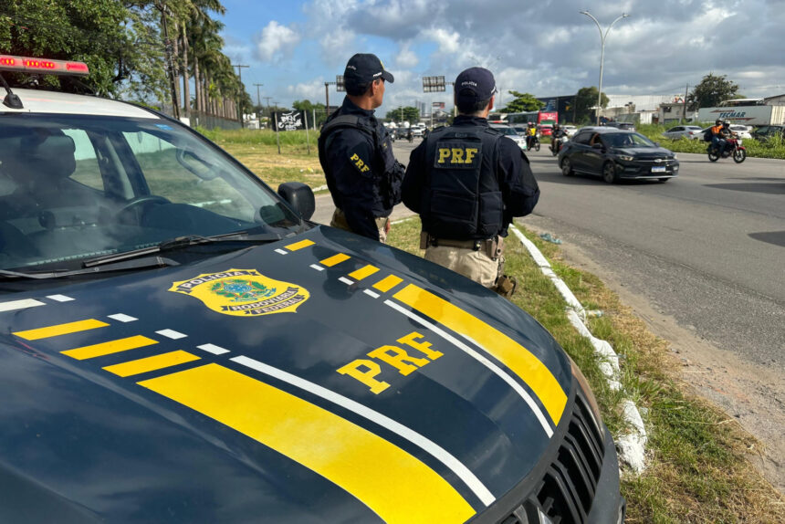PRF limita blitz por documentação para garantir acesso às urnas no 2º turno