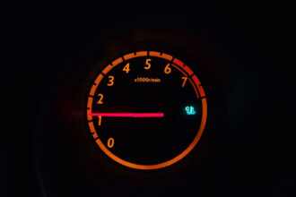 Saiba quando esquentar o motor do carro