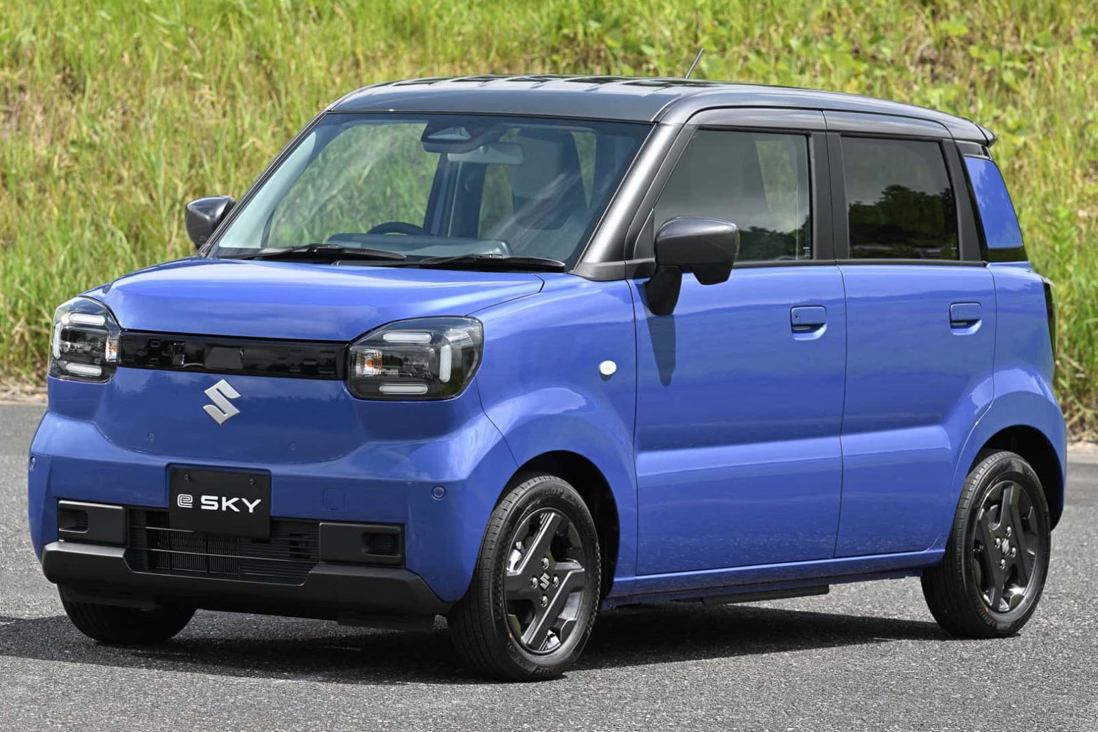 Suzuki lança e-Sky no Japão: kei elétrico compacto com 310 km