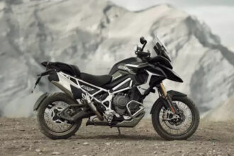 Triumph Tiger 1200 2027: 158 cv, Showa HeightFlex e banco que abaixa 30 mm