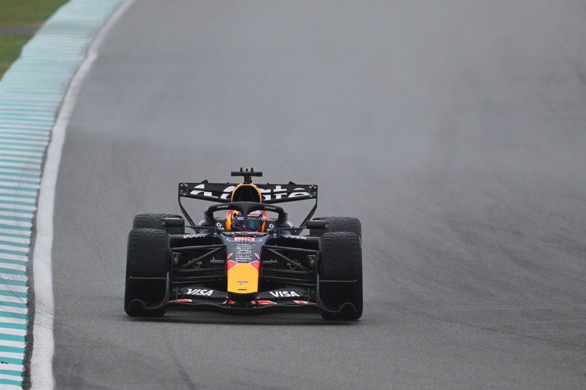 Verstappen domina e vence GP do Bahrein; Antonelli em 2º, Bortoleto 18º