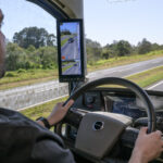 Volvo lança Parada Controlada: caminhão freia ao detectar sono do motorista