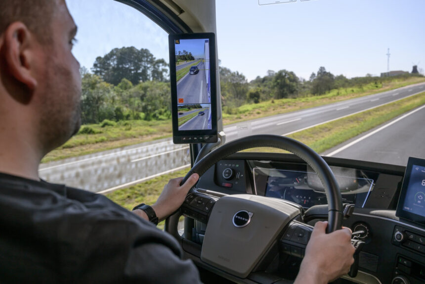 Volvo lança Parada Controlada: caminhão freia ao detectar sono do motorista