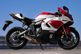 Yamaha lança R7 no Brasil por R$ 60.690; 70th terá 70 unidades